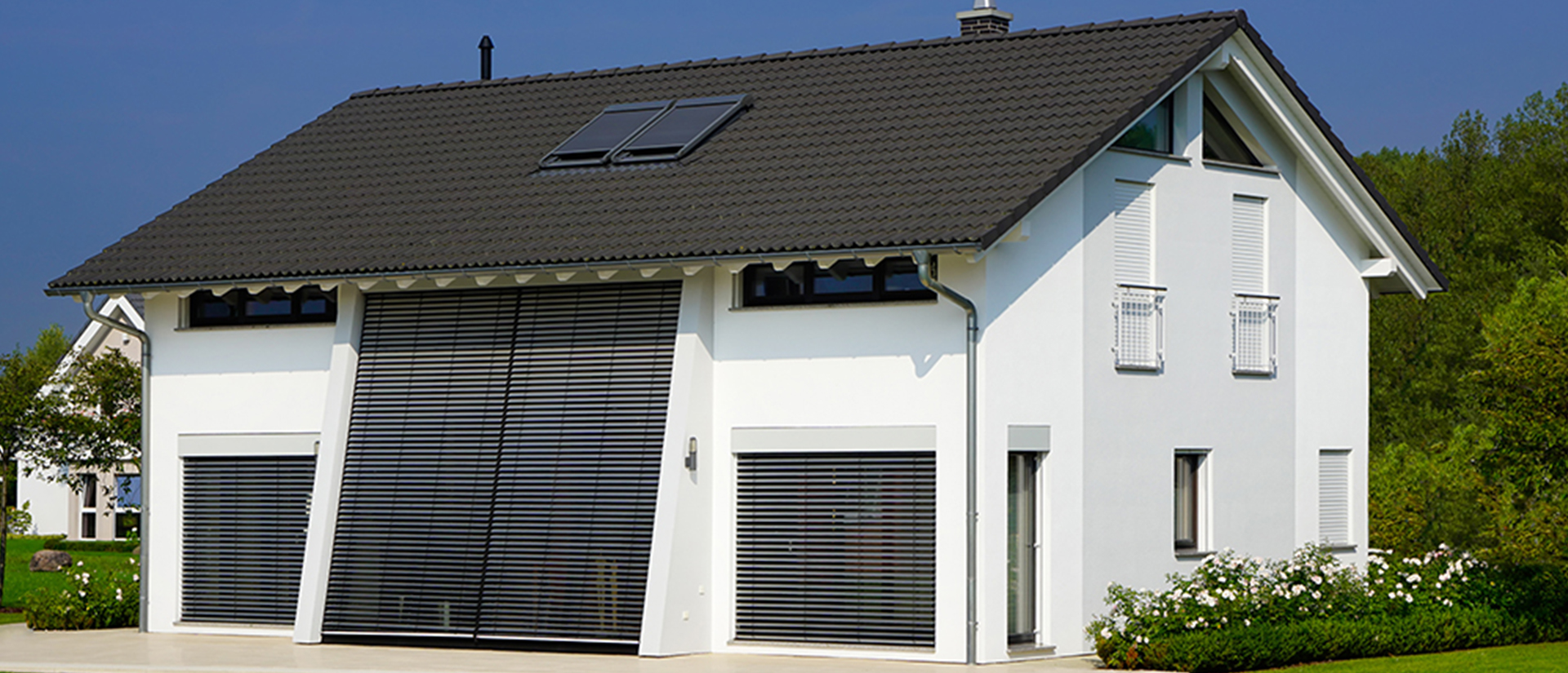 Herkenhoff Referenzen große Fensterfronten mit Sonnenschutz Rollläden 
